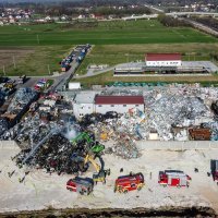 Fotografije iz zraka požara na odlagalištu otpada kod Dugog Sela