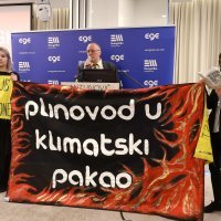 Prosvjednici na Plinarskom forumu