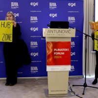 Prosvjednici na Plinarskom forumu