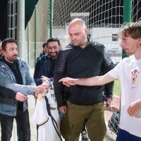 Obožavatelji dočekali Luku Modrića prije treninga u Kairu