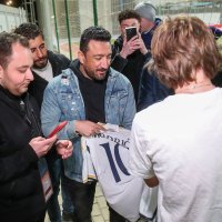 Obožavatelji dočekali Luku Modrića prije treninga u Kairu