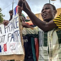 Simpatizeri vojne hunte u Nigeru mašu ruskim zastavama