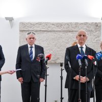 Ljubo Ćesic Rojs, Hrvatsko bilo predali kandidature DIP-u