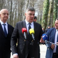 Plitvice: Predsjednik Zoran Milanović položio vjenac na  33. godišnjicu akcije Plitvice i pogibije prvog hrvatskog redarstvenika Josipa Jovića