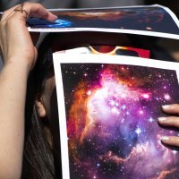 Ljudi diljem svijeta promatraju pomrčinu Sunca