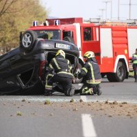Auto se okrenuo na krov u Novom Zagrebu
