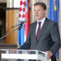 Prstenov poslovni forum