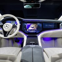 Mercedes-Benz EQS limuzina 2024.