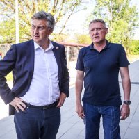 Andrej Plenković obišao azil u Dumovcu