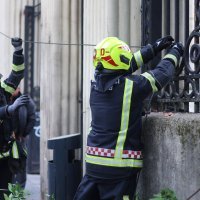 Vatrogasci uklanjaju posljedice nevremena u Gajevoj ulici