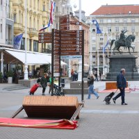 Jaki vjetar srušio je veliki broj štandova na glavnom gradskom trgu