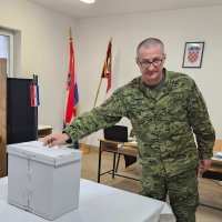 Neki pripadnici HV-a već su glasali