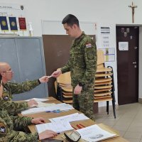 Neki pripadnici HV-a već su glasali