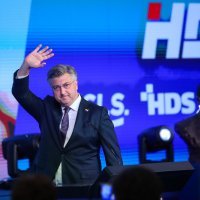 Andrej Plenković obratio se okupljenima u stožeru HDZ-a