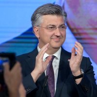 Andrej Plenković obratio se okupljenima u stožeru HDZ-a