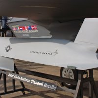Projektil AGM-158 pored višenamjenskog F-35
