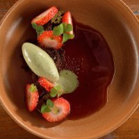 A Casa do Porco_Menu Degustação Inv22_Adoçar_Chocolate, menta, morango, ervas_Cred Mauro Holanda ( (3)