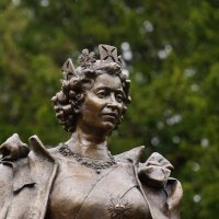 Spomenik kraljici Elizabeti II u Oakhamu