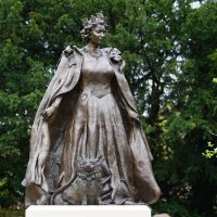 Spomenik kraljici Elizabeti II u Oakhamu