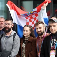 Baby Lasagna sa svojim timom odlazi iz hotela na probu