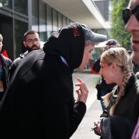 Baby Lasagna sa svojim timom odlazi iz hotela na probu