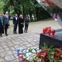 Tomislav Tomašević sa suradnicima posjetio Spomen park - Dotrščina