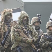 Vojnici sudjeluju u vježbama bojnog gađanja litavske vojske i francusko-njemačke brigade na poligonu u Litvi