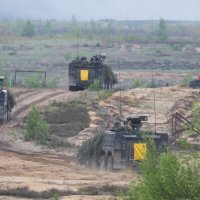 Vojnici sudjeluju u vježbama bojnog gađanja litavske vojske i francusko-njemačke brigade na poligonu u Litvi