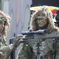 Vojnici sudjeluju u vježbama bojnog gađanja litavske vojske i francusko-njemačke brigade na poligonu u Litvi