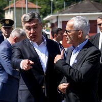 Tuzla: Milanović položio vijenac na spomen obilježju 115. brigade Hrvatskog vijeća obrane Zrinski Tuzla