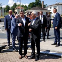 Tuzla: Milanović položio vijenac na spomen obilježju 115. brigade Hrvatskog vijeća obrane Zrinski Tuzla