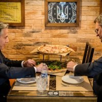 Antony Blinken i Dmitro Kuleba u pizzeriji Veterano
