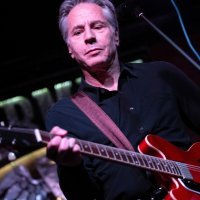 Antony Blinken svira Neil Younga