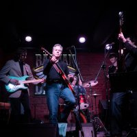 Antony Blinken svira Neil Younga