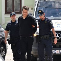 Privođenje osumnjičenog za ubojstvo oca i ranjavanje majke u Varaždinu