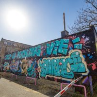 Grafiti i murali na zidovima bivše tvornice Medika