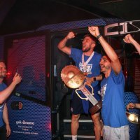 Navijači na Maksimiru priredili doček igračima Dinama