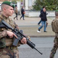 Francuski vojnici naoružani s H&K416F