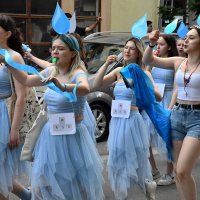 Slavonski Brod: Tisuću maturanata sudjelovalo u veseloj kostimiranoj povorci ulicama grada