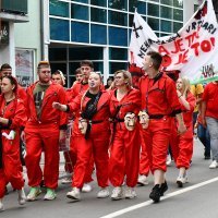 Slavonski Brod: Tisuću maturanata sudjelovalo u veseloj kostimiranoj povorci ulicama grada