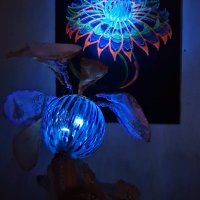 Ladine slike i lampe koje izrađuje od recikliranog materijala