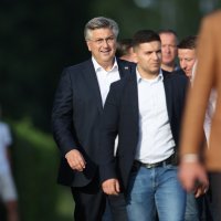 Andrej Plenković na mjestu pada zrakoplova kod Kerestinca