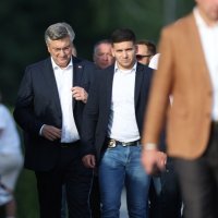 Andrej Plenković na mjestu pada zrakoplova kod Kerestinca