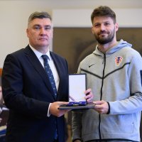 Predsjednik Milanović odlikovao hrvatske nogometne reprezentativce