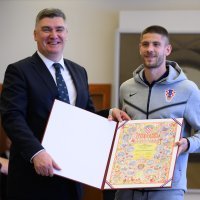 Predsjednik Milanović odlikovao hrvatske nogometne reprezentativce