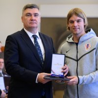 Predsjednik Milanović odlikovao hrvatske nogometne reprezentativce