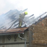 Grom zapalio kuću u Karlovcu, ozlijeđen vatrogasac