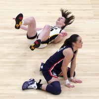 Nika Mühl u dresu UConn sveučilišta