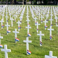 Predstavnici Grada Vukovara odali su počast poginulima polaganjem vijenaca na Memorijalnome groblju žrtava iz Domovinskog rata