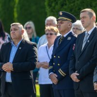 Predstavnici Grada Vukovara odali su počast poginulima polaganjem vijenaca na Memorijalnome groblju žrtava iz Domovinskog rata